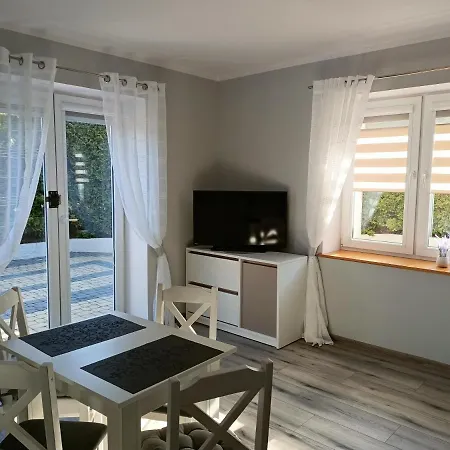 アパート Konik Morski オストロボ